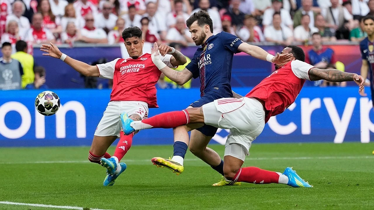 Khvicha Kvaratskhelia Pemain Terbaik Liga Champions